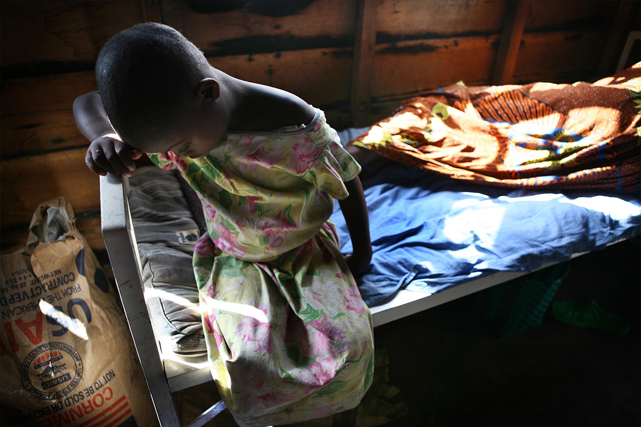 Year 2008 : Jean Chung for the project “Tears in Congo," following women who have been raped and documenting the physiological and psychological consequences of their trauma.