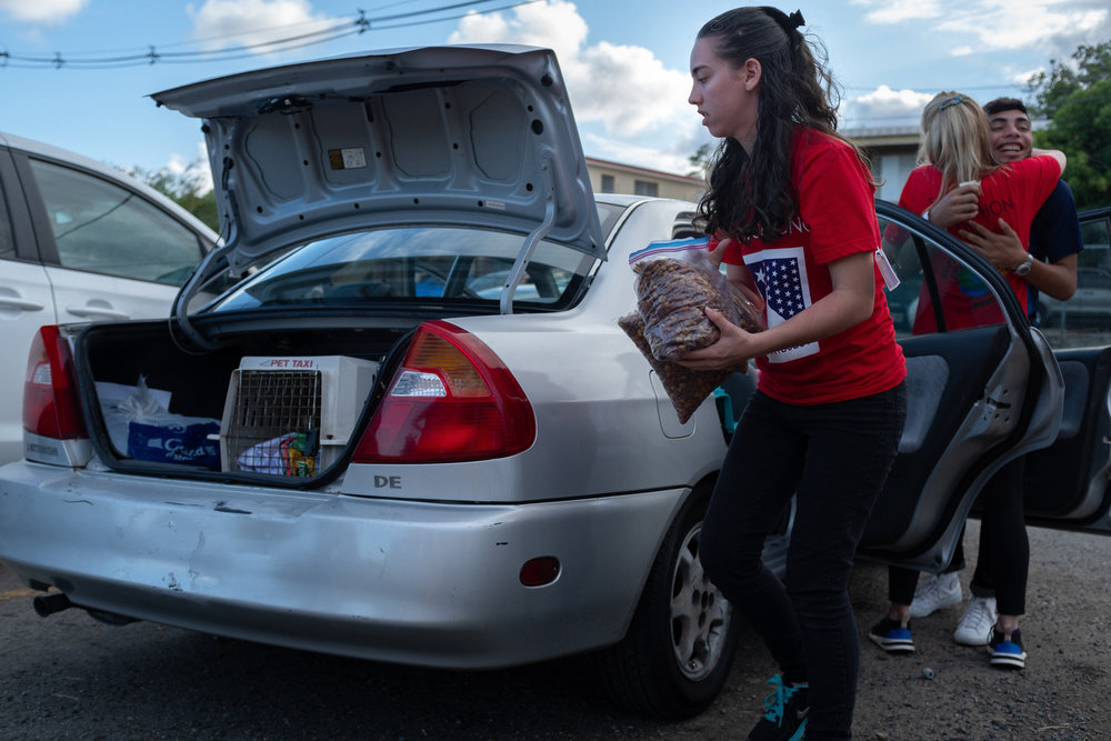  Loading car with supplies, Ceiba 