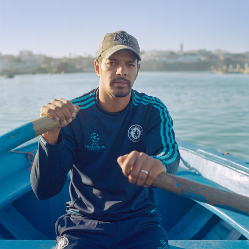 Abdellah: "I am a 'barcassier', I ensure the transport of people between the two banks of the Bouregreg, the crossing of the river which separates Rabat from Salé. Football requires to know powerful people and my family did not have much money. Afterwards, I got injured and could not make a career as a footballer. "