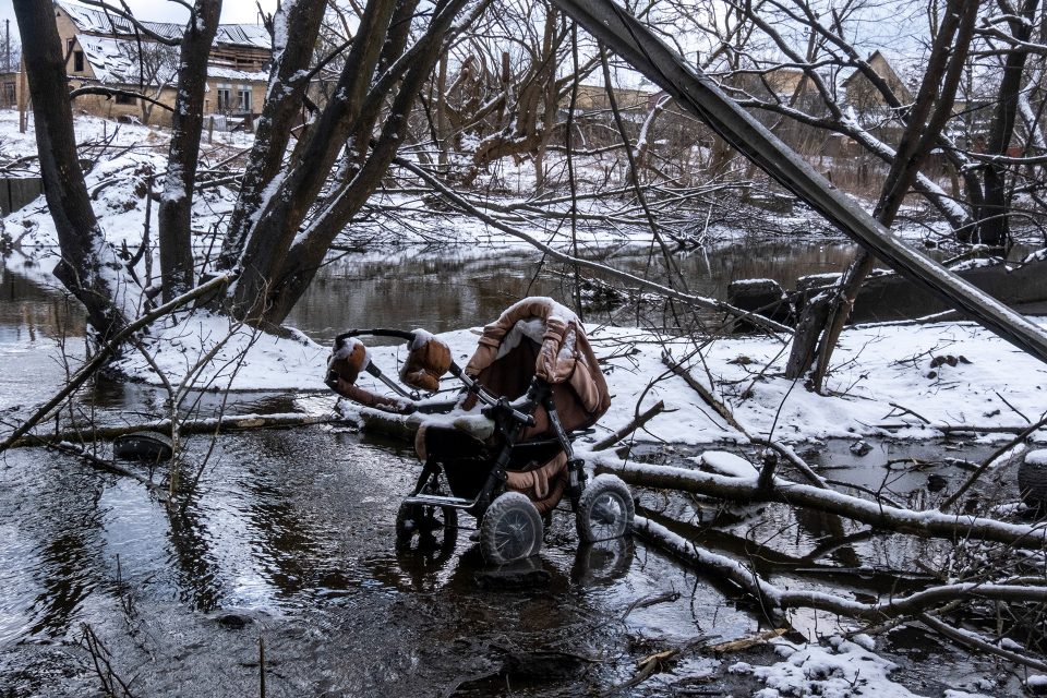Photo by Ron Haviv / VII. People flee Russian forces advancing in the town of Irpin on March 8, 2022. They were forced to cross a bridge, destroyed by Ukrainians, and pass through areas that had been attacked by artillery.