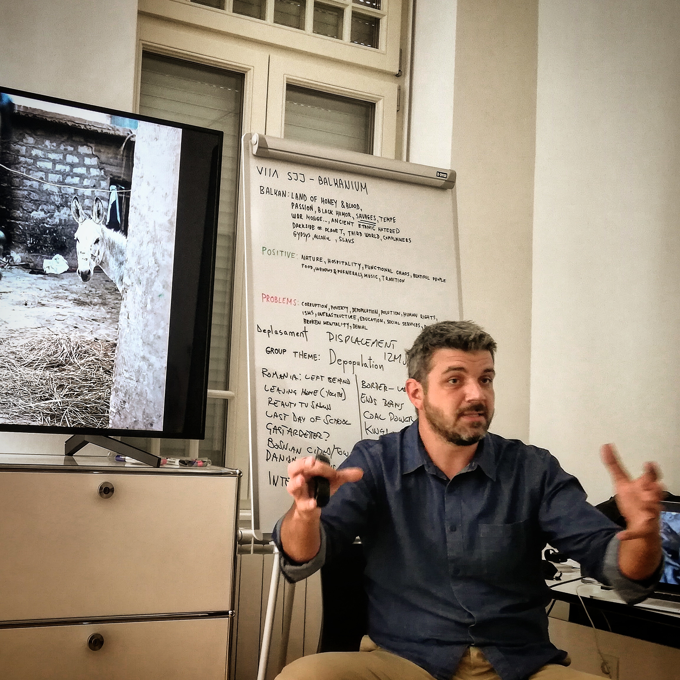 Marko Drobnjakovic lecturing on the transition from news to long form documentary photography. ©Nerma Sofic