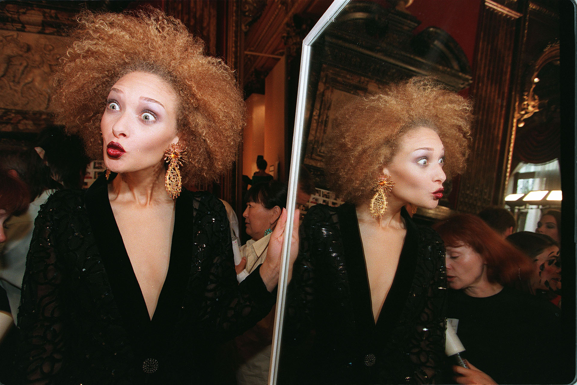 Backstage at the presentation of the Yves Saint Laurent collection. June 1998. © Alexandra Boulat / VII.