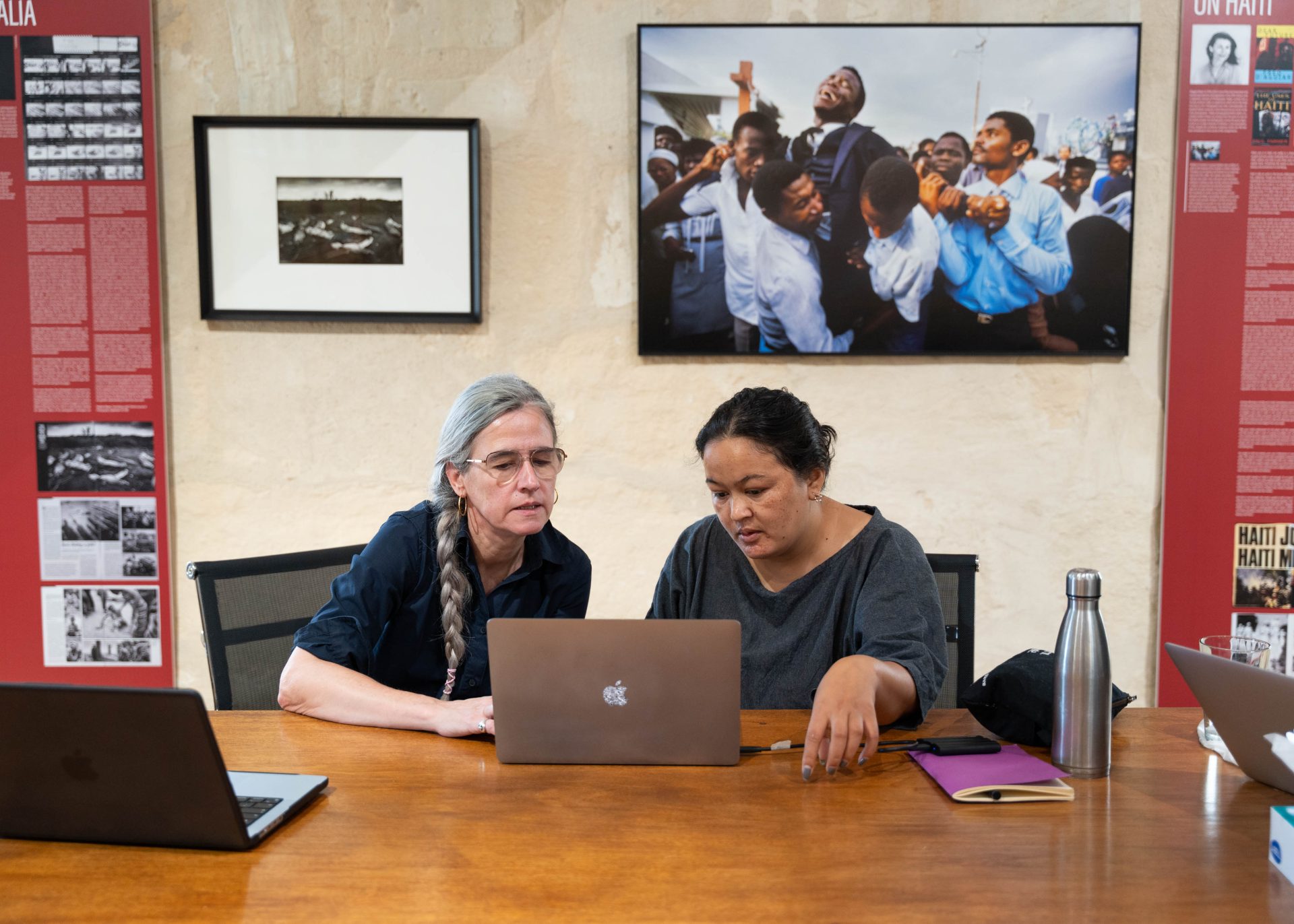 Monica Allende, curator, consultant and educator, reviewing the work of Uma Bista, VII Mentee. Arles, 2023. © Ulysse Fiévé for The VII Foundation.