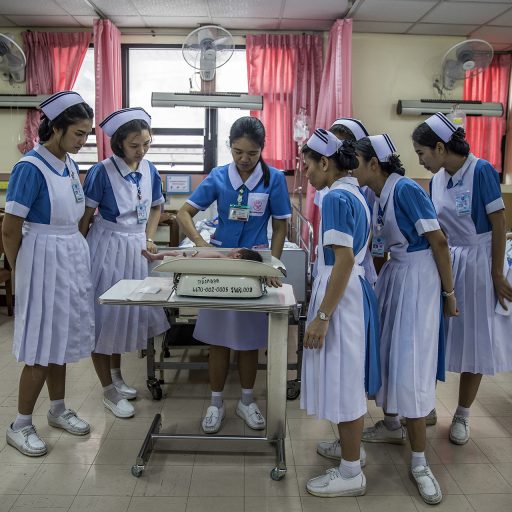 Nurses gather around a baby being weighed on a set of scales, at Lerdsin Hospital, Bangkok, Thailand, Tuesday 6 March 2018. © Adriana Zehbrauskas for UNICEF.