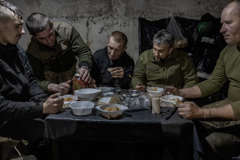Members of a Ukrainian tank crew from the 42nd Brigade eat lunch in a bunker on the frontline in Ukraine’s eastern Donetsk region, December 30, 2023. © Finbarr O’Reilly / VII.