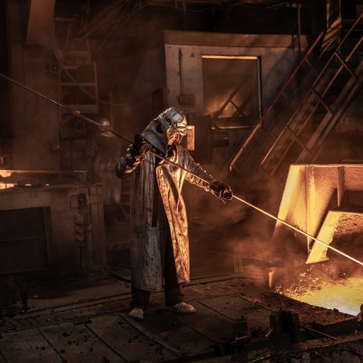A Steelmaker uses a probe to guide molten pig iron from a blast furnace at the Zaporistahl steel plant, owned by Metinvest, in the southern Ukrainian city of Zaporizhzhia, November 7, 2022. © Finbarr O’Reilly.