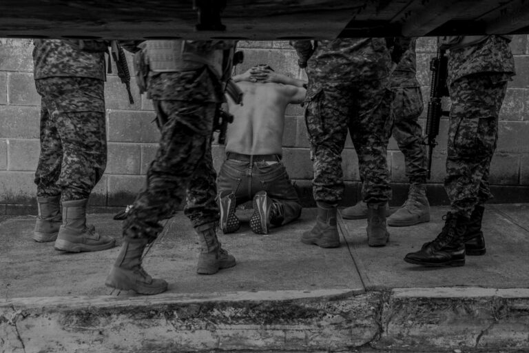 A man is taken into custody by police on the day the El Salvadoran Legislative Assembly approved the “state of emergency.” Since that day, more than 80,000 people have been arrested. Santa Telca, El Salvador, 27 March 2022. © Carlos Barrera.