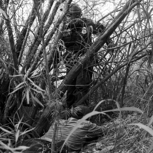 While most migrants crossing along the Texas border self-surrender, some groups try to invade border control and are referred to as “runners.” Outnumbered, these individuals are tracked by agents and helicopters until caught. © Svet Jacqueline.